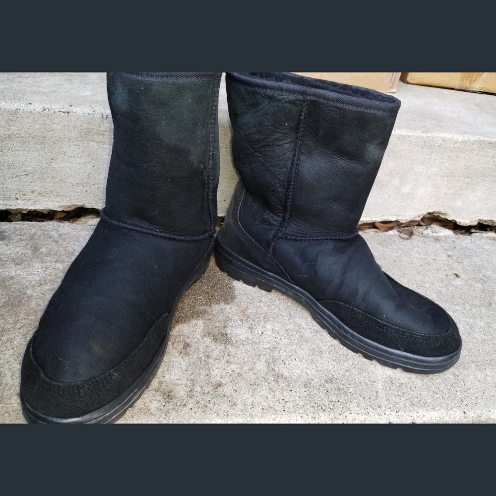 UGGS Mens Ultra Short Classic Boots Size 9